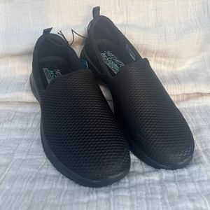 Skechers / Brand New / Black